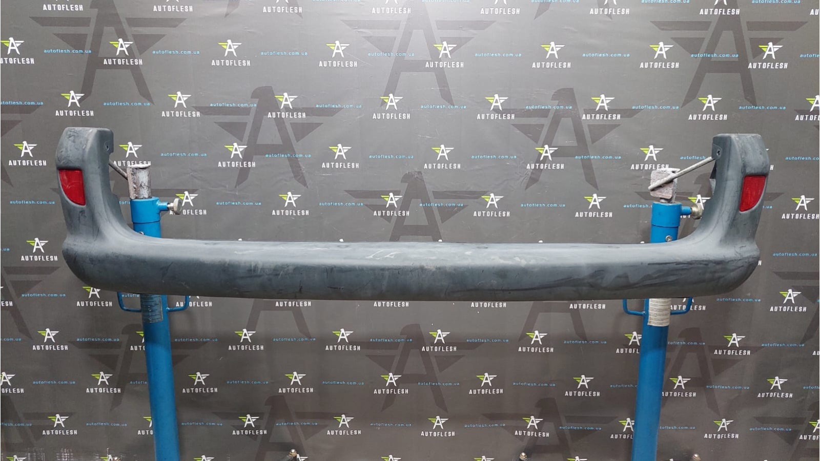 Бампер задний 7700304880 Renault Kangoo рено канго бу Бампер задний 7700304880 Renault Kangoo рено канго бу